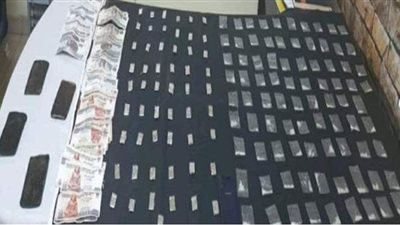 ضبط عنصر إجرامي يدير وكرا للاتجار في المخدرات بسوهاج