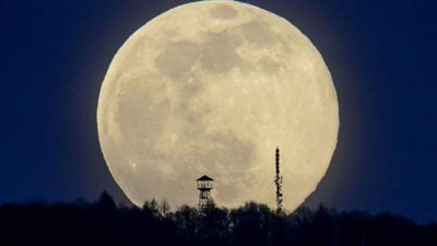 القمر العملاق.. ظاهرة فلكية تزين سماء مصر اليوم