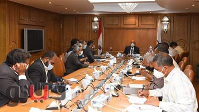 محافظ قنا يتابع معدلات تنفيذ وإنجاز مشروعات الخطة الاستثمارية