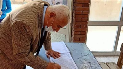 مدير تعليم الإسكندرية يتفقد لجان الامتحانات لصفوف النقل