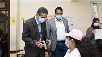 4 صفوف تنتهي من العام الدراسي.. إجراء الامتحانات في ورقة مجمعة.. إجراءات احترازية للوقاية من كورونا.. وفرحة عارمة بين الطلاب