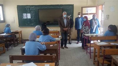 وكيل تعليم الإسماعيلية يشدد على تطبيق الإجراءات الاحترازية داخل لجان الامتحانات | صور