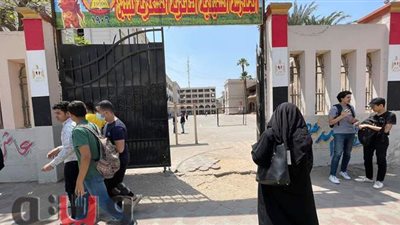 طلاب ثانية ثانوي: «الامتحان المجمع سهل.. وحلينا في نص ساعة» | فيديو