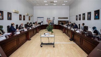 السياحة تناقش تمويل بعض المشروعات التنموية والترويجية