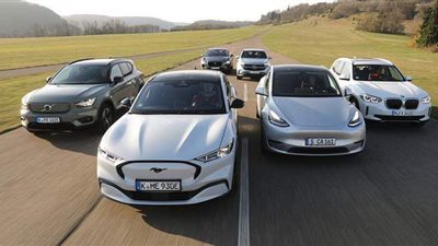 تسلا Y الكهربائية تخسر في سباق التسارع أمام 4 سيارات | صور