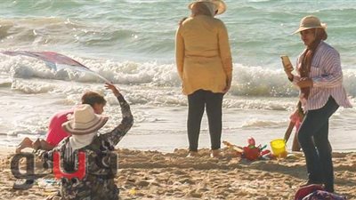 مواطنون يسلون صيامهم بكورنيش مطروح.. صيد وطائرات ورق وجلسات عائلية | صور