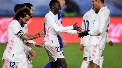 ريال مدريد ضد تشيلسي.. زيدان يعلن قائمة الفريق وغياب ٤ نجوم