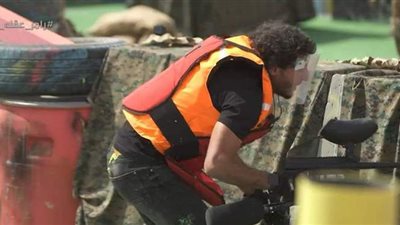 شاهد.. ضرب رامز جلال لـ محمد هاني بالنار.. واللاعب: بتلسوع | فيديو