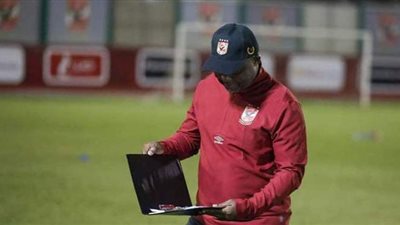 موسيماني يحاضر لاعبي الأهلي بالفيديو قبل انطلاق المران