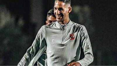 بانون خارج قائمة الأهلي في مباراة المصري