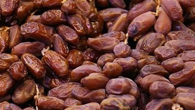 ضبط 3 أطنان تمور وسوبيا فاسدة داخل محل بالقاهرة