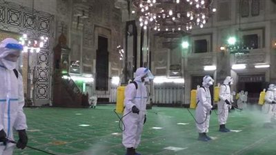 القوات المسلحة تواصل أعمال التطهير والتعقيم لعدد من المساجد الكبرى | فيديو