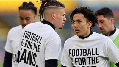 عرض قميص ليدز يونايتد المعارض لدوري السوبر الأوروبي بمتحف إنجلترا