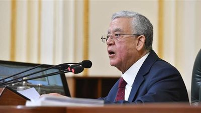 رئيس البرلمان يدعو الأعضاء لعدم المصافحة والعناق: 