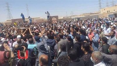 حشود كبيرة تودع شيخ المجاهدين «حافظ سلامة» بالسويس | صور