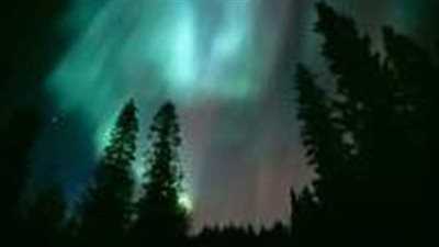 عاصفة شمسية تضرب الأرض وتنتج عرضا ضوئيا من الشفق القطبي