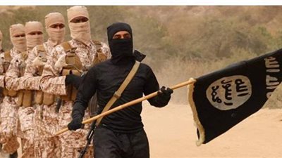 القبض على 6 رجال يشتبه في انضمامهم وتمويلهم لـ