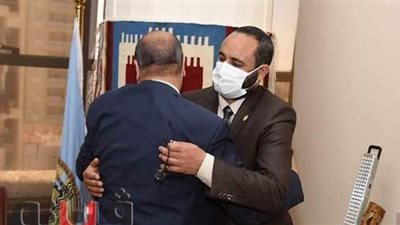 محافظ مطروح ينهي خلافا بين نقيب المعلمين ووكيل الوزارة بـ