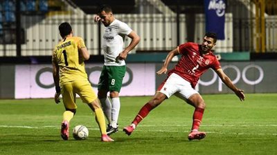 الأهلي يفوز على المصري 1/2 ويطارد الزمالك في الدوري