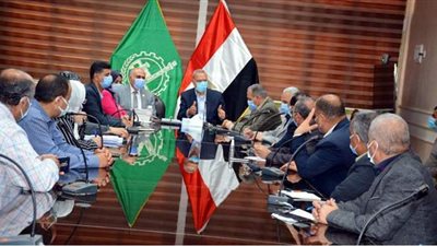 محافظ القليوبية يتابع  مشروع ممشى النيل في بنها