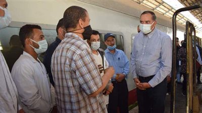 تدريب ٥٤ طالبا بجامعة سوهاج على تكنولوجيا الجرارات ومحركات القطارات | صور