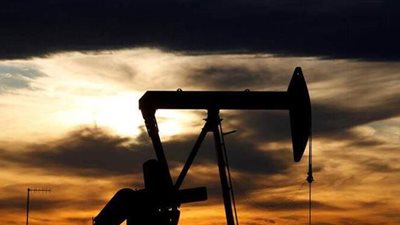 إضراب العمال بميناء نفطي يهدد تدفق خام برنت