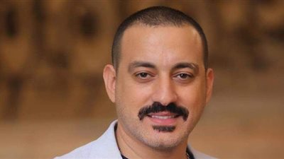 صدمة وانهيار وبكاء.. رد فعل علي الغريب على خبر وفاة حبيبته عزيزة | فيديو