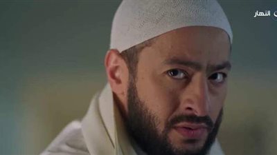 المداح الحلقة الـ 17| حمادة هلال فى ورطة بعد تعرضه للسرقة| فيديو