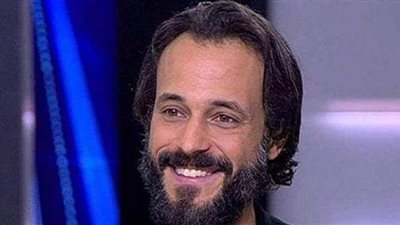 من «النهاية» لـ«كوفيد 25».. كيف تغيرت رؤية يوسف الشريف لنظرية المؤامرة ؟