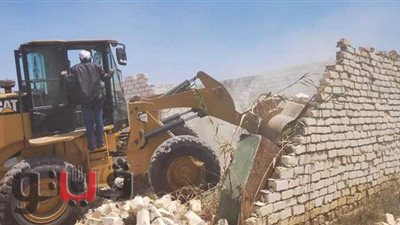 إزالة ١٤ حالة تعد على أراضي الدولة بالإسماعيلية | صور