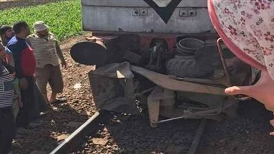 الأمن يكشف ملابسات حادث اصطدام قطار بلودر في المنوفية