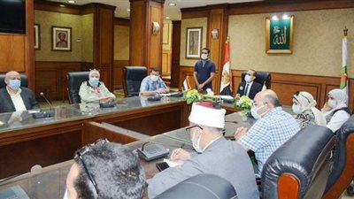 نائب محافظ سوهاج يبحث آليات التعاون مع المجتمع المدني لدعم الفئات الأكثر احتياجا