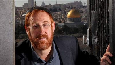 حاخام متطرف ومستوطنون يقتحمون المسجد الأقصى | فيديو