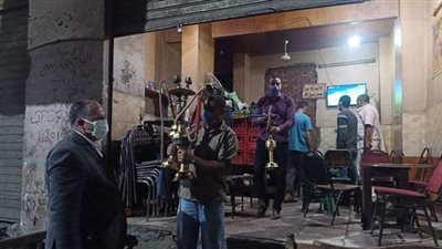 مصادرة الشيش وتحرير 15 محضرا لمخالفات إجراءات كورونا بحي غرب أسيوط