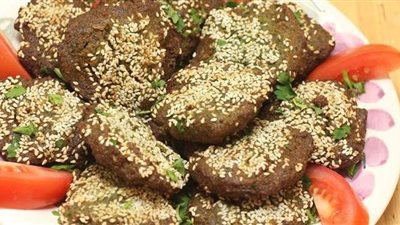 طريقة عمل عجينة الطعمية في المنزل | فيديو