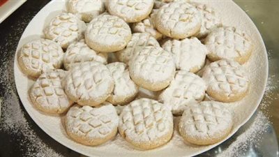 القومي للبحوث يكشف 6 أضرار صحية لتناول كحك العيد