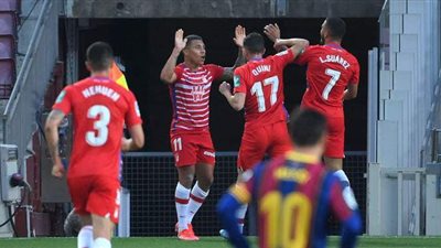 برشلونة يفشل في اعتلاء صدارة الليجا ويتصدر تويتر عقب خسارته من غرناطة