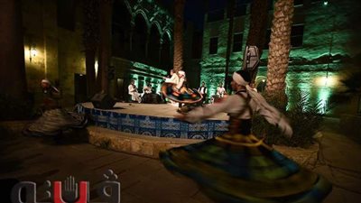 بالتنورة.. فرقة المولوية تبهر الحضور في قصر الأمير طاز | صور