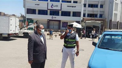تحرير١٥ محضرا في حملة مفاجئة لمتابعة إجراءات كورونا بحي شرق وغرب أسيوط