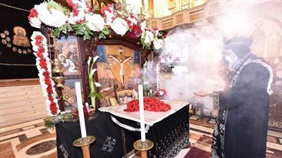 البابا تواضروس يبدأ صلوات الجمعة العظيمة من كاتدرائية العباسية