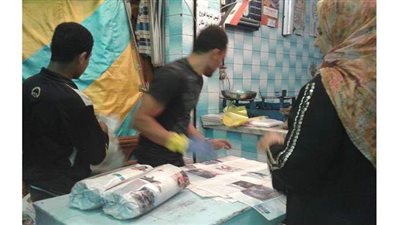 بالأسعار.. انتعاش تجارة الفسيخ والرنجة في نبروة قبل شم النسيم