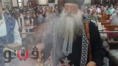 أسقف دشنا يترأس قداس الجمعة العظيمة | صور