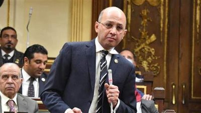 برلماني يطالب بإغلاق الشواطئ أيام الإجازة