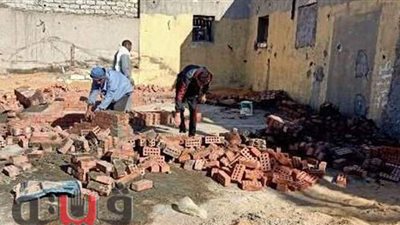 إزالة حالتي بناء مخالف في الحسينية بالشرقية