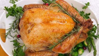 بتتبيلة مميزة.. طريقة عمل الديك الرومى لإسعاد أسرتك على الإفطار