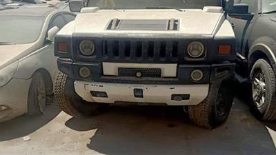 أبرزها رانج روفر و فولفو 240 EL .. تفاصيل مزاد جمرك مطار القاهرة | صور