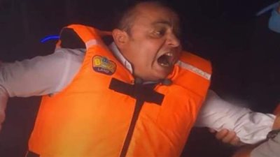 رامز جلال يسخر من طارق يحيى: لما كان بيكسب ماتش كانوا بيدوله ساندوتش حلاوة بالقشطة