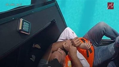 طارق يحيى يعض أحد مساعدي رامز جلال | فيديو