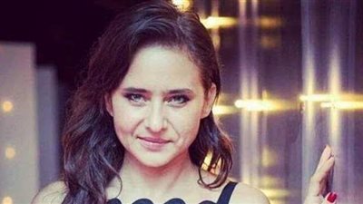 نيللي كريم: زينة مش ملتزمة وبتتأخر عن مواعيد التصوير| فيديو