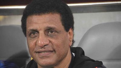 فاروق جعفر يؤازر لاعبي الزمالك في التدريبات